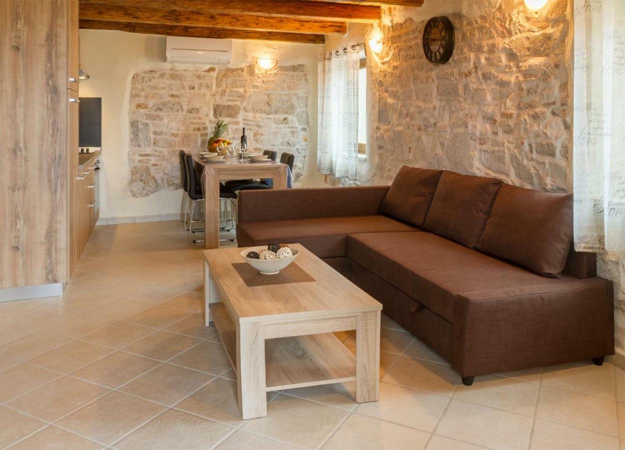 P&b Tar-Vabriga